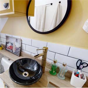 Decoração de banheiro pequeno com parede colorida | Apartamento Minha Casa Minha Vida | Tenda.com