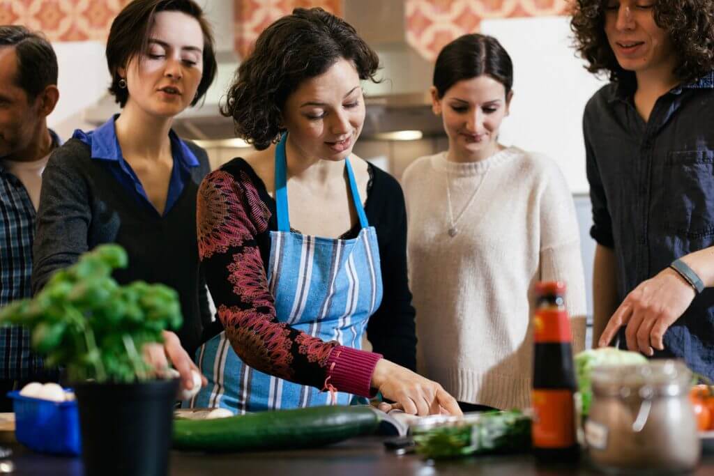 Irmãs cozinhando juntas | Morar com parentes | Para Você | Blog da Tenda