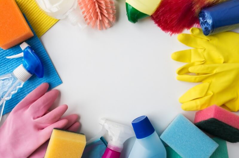 Utensílios e produtos domésticos | Como criar uma rotina diária de um cronograma de limpeza doméstica | Blog da Tenda