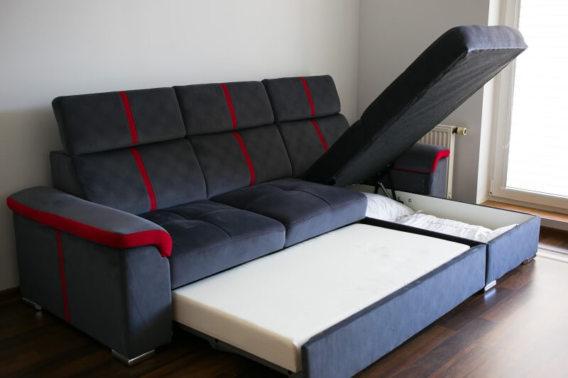 Foto de um sofá-cama aberto | Mobile um imóvel com espaço reduzido | Blog da Tenda