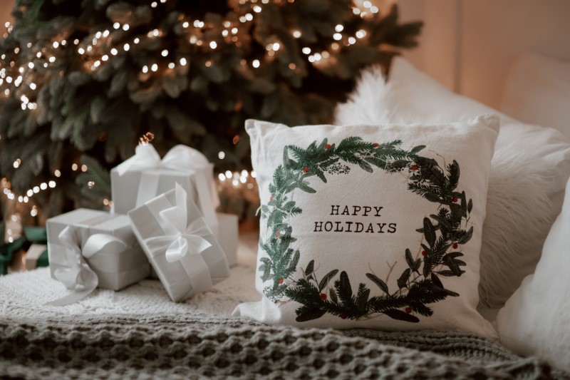 Detalhes para decoração de Natal | Foto de uma almofada com estampa natalina | Decoração | Blog da Tenda