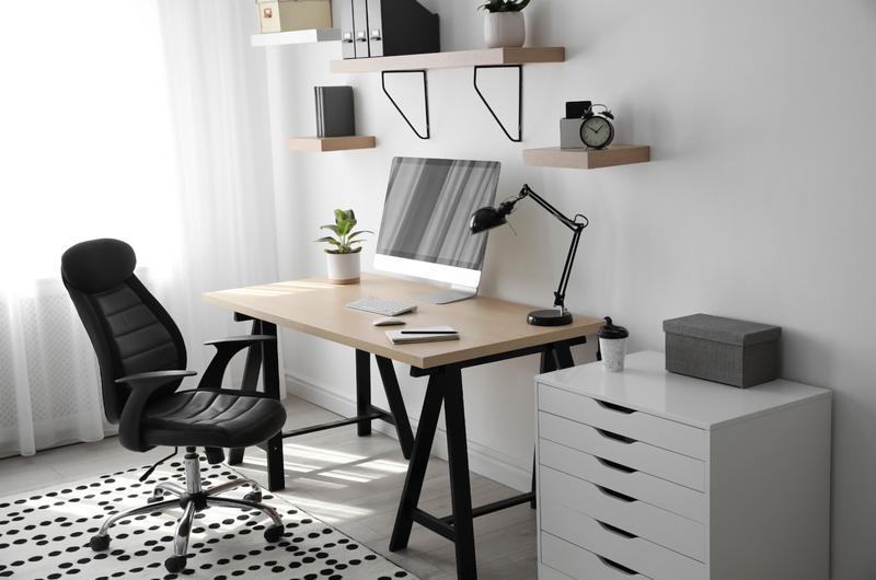 Aposte em prateleiras verticais para o seu home office | Home office organizado em apartamento pequeno | Casa e Decoração | Blog da Tenda
