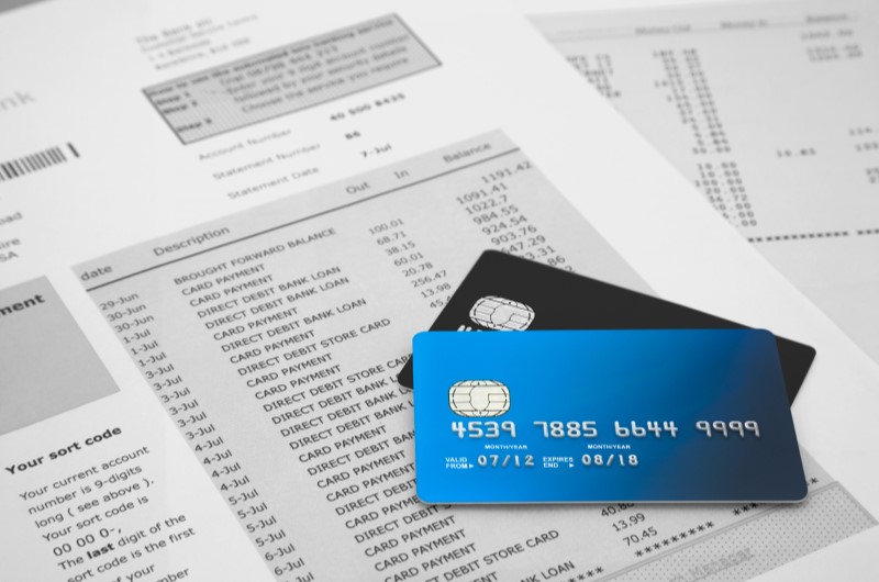 Contas bancárias e cartão de crédito | Dois cartões de crédito e uma fatura | Dúvidas sobre dívidas 
