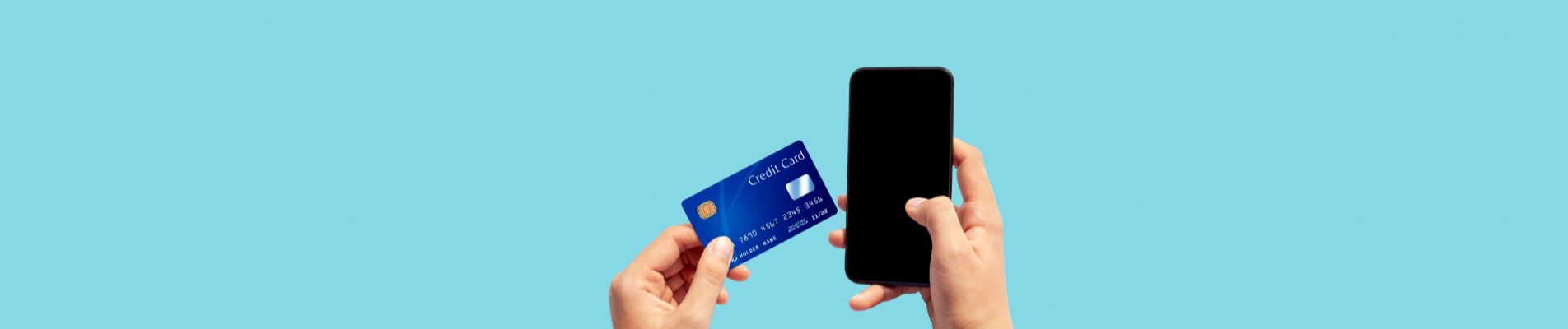 Dicas para usar o cartão de crédito com responsabilidade | Foto de uma pessoa segurando um celular e um cartão de crédito | Economia e renda extra | Eu Dou Conta